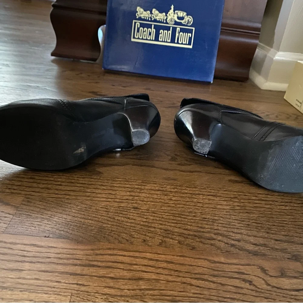 Coach and Four Leather Boots. - Picture 3 of 7